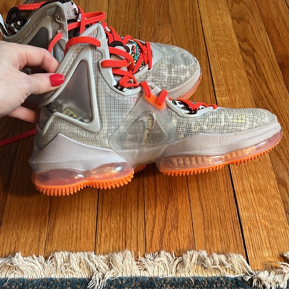 Nike LeBron Fast Food Edition Basketball Shoe - Picture 4 of 6